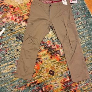 Wrangler’s Performance Cargo Pants 40x30 Khaki
